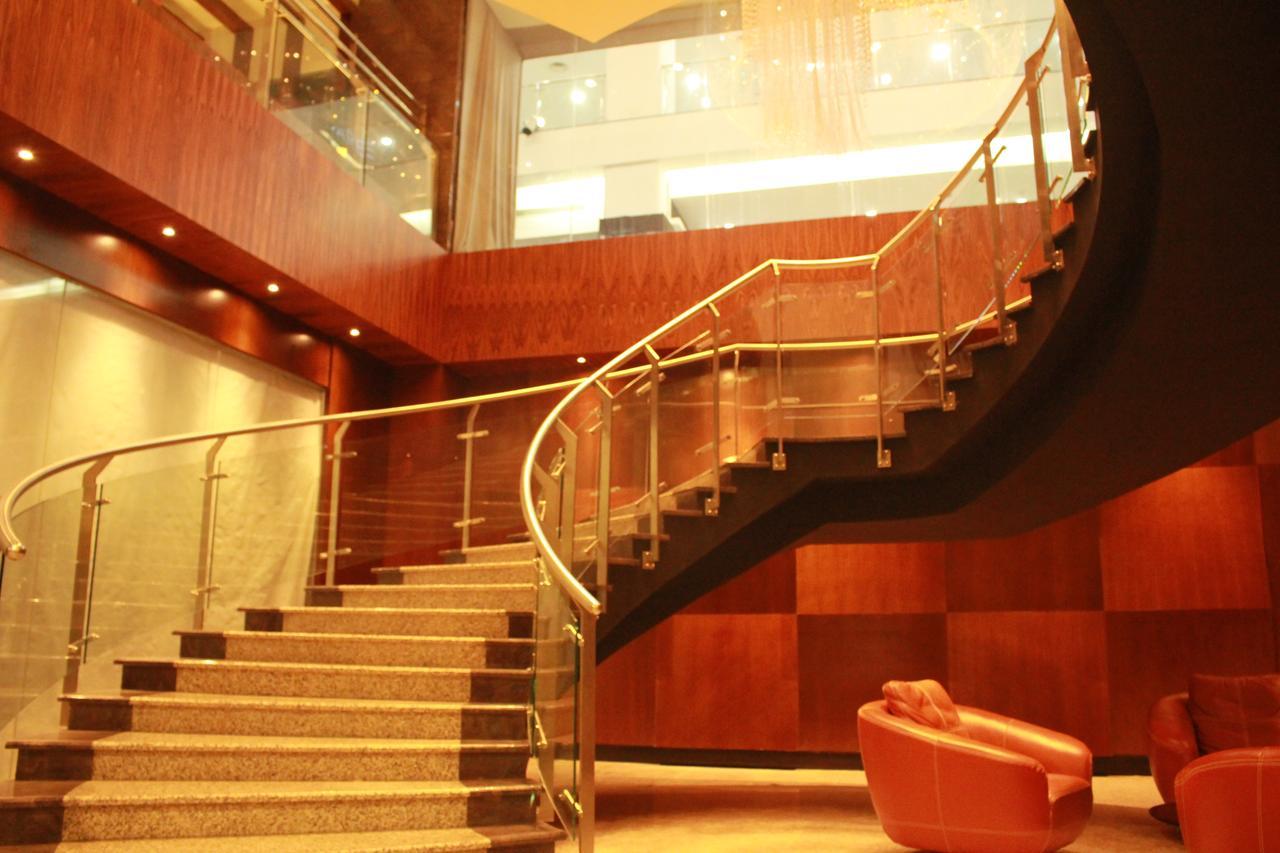 Haus 1 @ Imperial Suites Кучинг Экстерьер фото