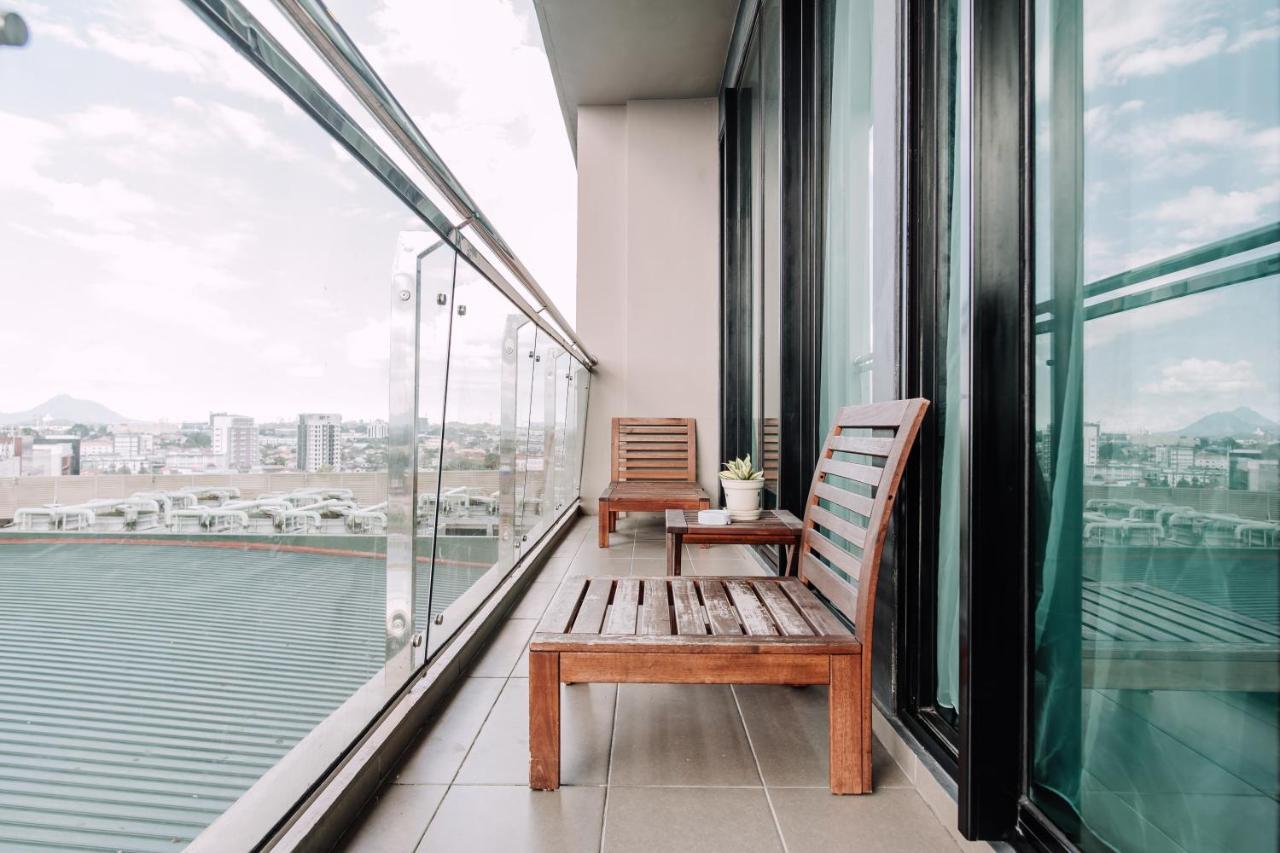 Haus 1 @ Imperial Suites Кучинг Экстерьер фото
